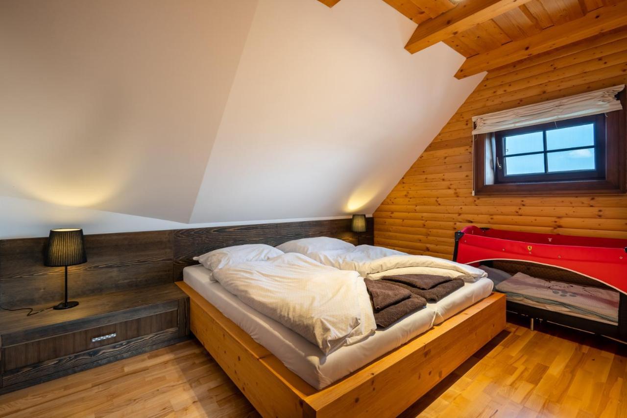 Wellness Drevenica Zuberec, 3 Apartmany, 2 Studia, Tatranske Stity Z Terasy Buitenkant foto